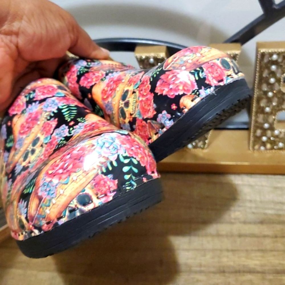 BJORK Swedish Vera Sugar Skull Patent Limited Clog Sz 38 /7.5 Comfort Slip-On - Picture 11 of 12